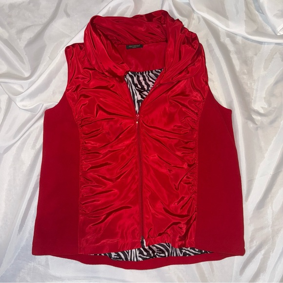 Woman’s Plus Christmas Red Sleeveless Zip-Up Vest Zebra Black White Lining - Picture 6 of 13